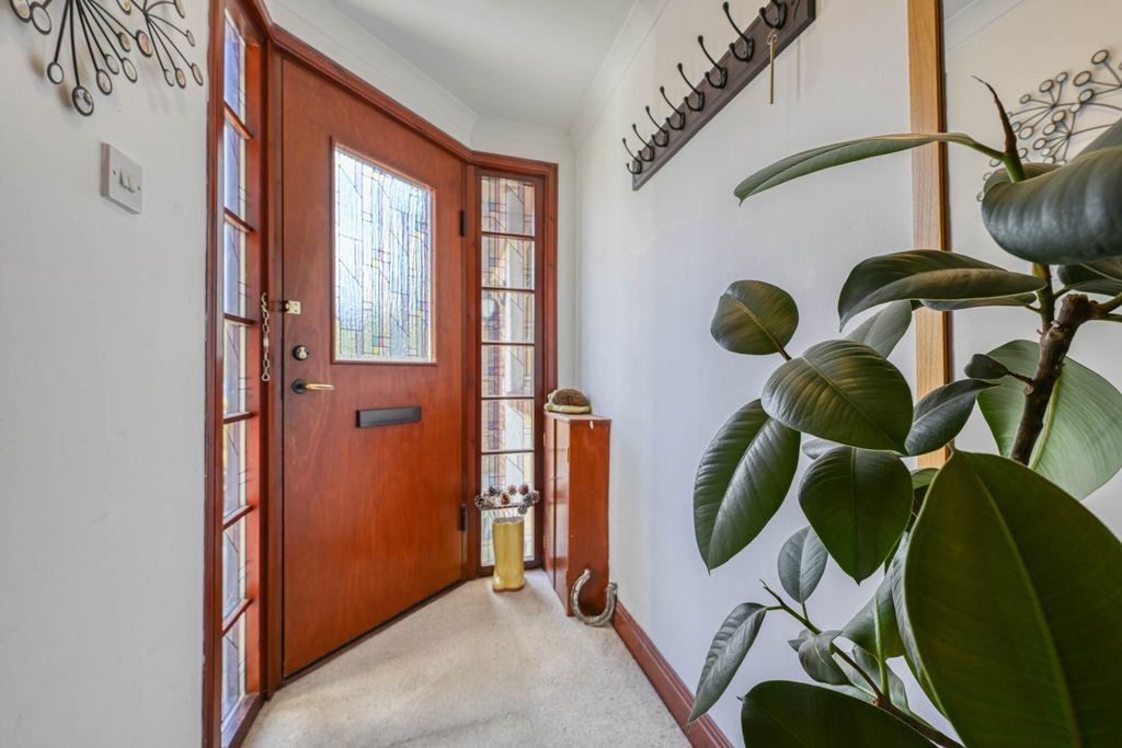 Property photo 2 of 29