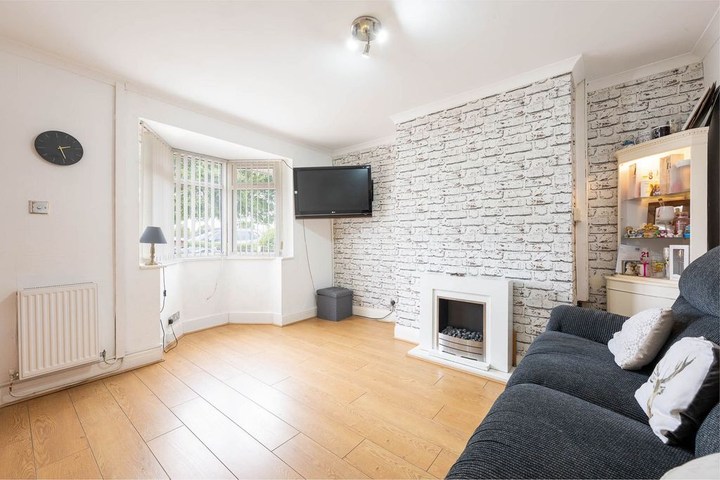 Property photo 2 of 16