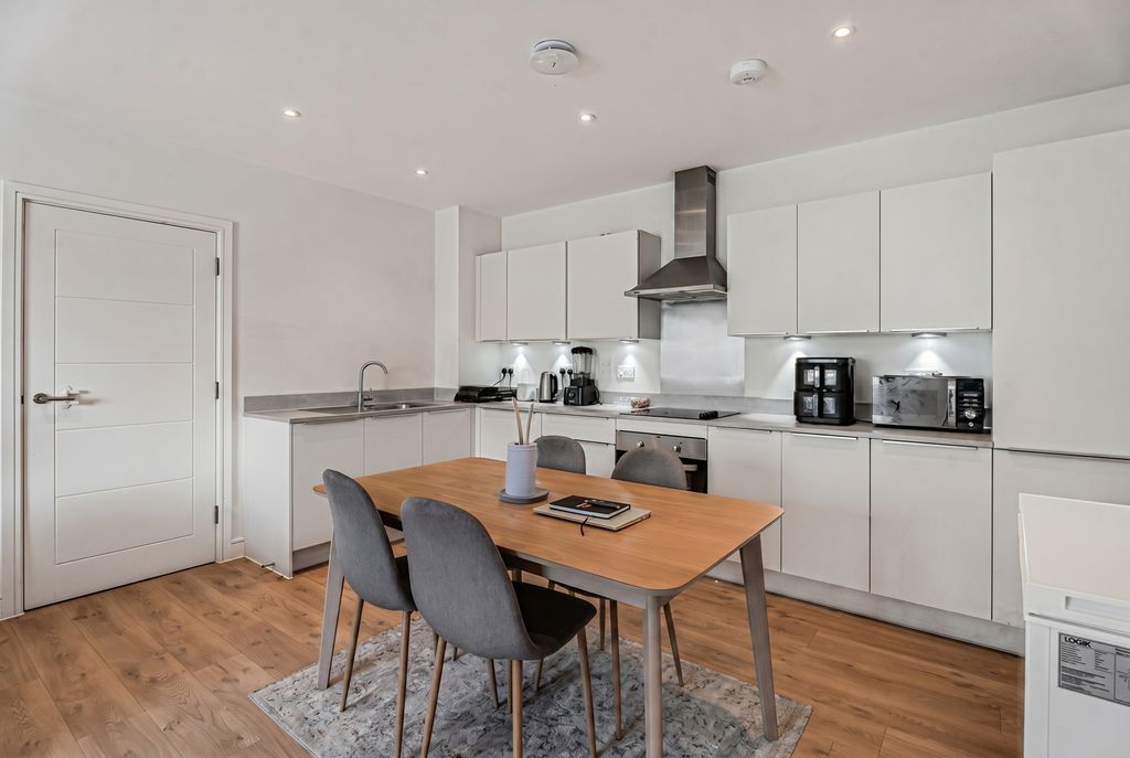 Property photo 3 of 7 Reception/Kitchen