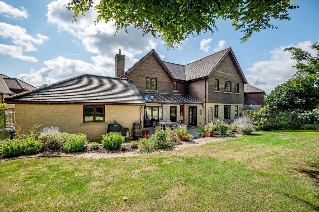 Property photo 2 of 16 Image