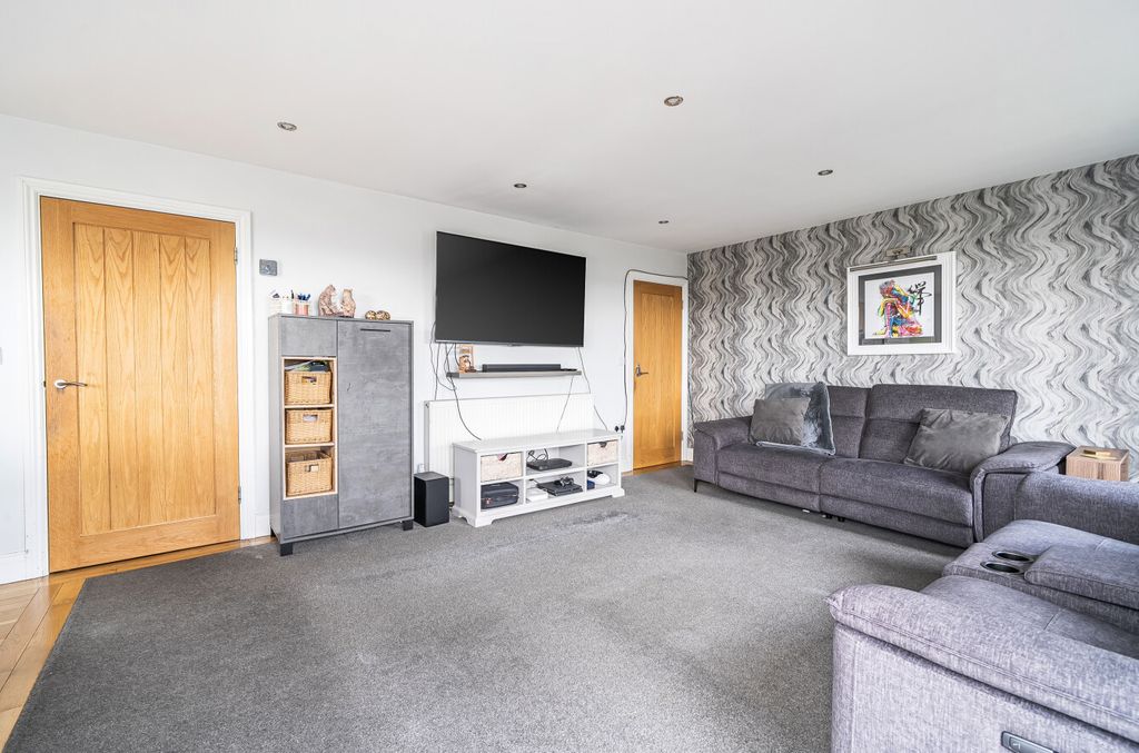 Property photo 2 of 20 2 - 1400386-9-697A4A2...