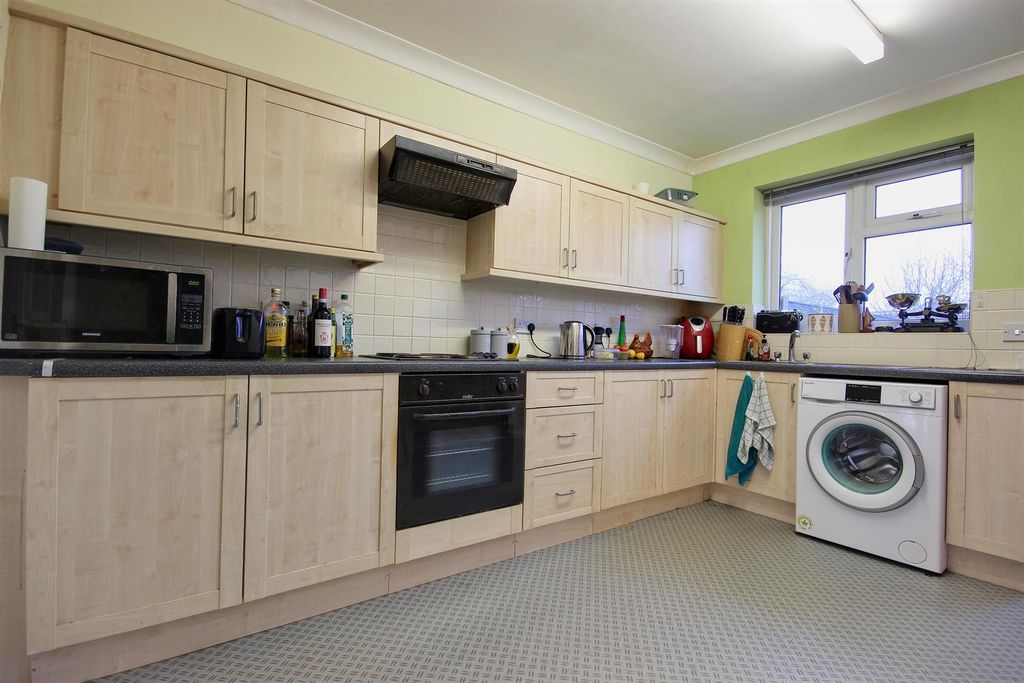 Property photo 3 of 16 Kitchen