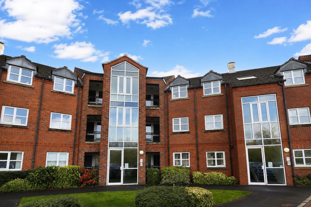 2 bed flat for saleChancery Court, Brough HU15