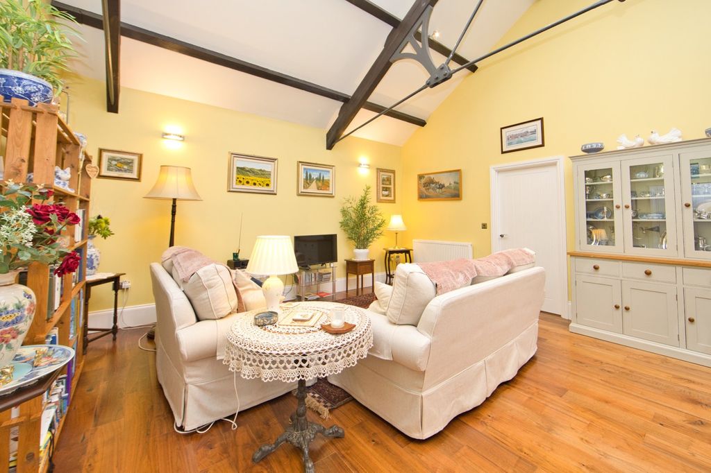 Property photo 3 of 20 Picture 3