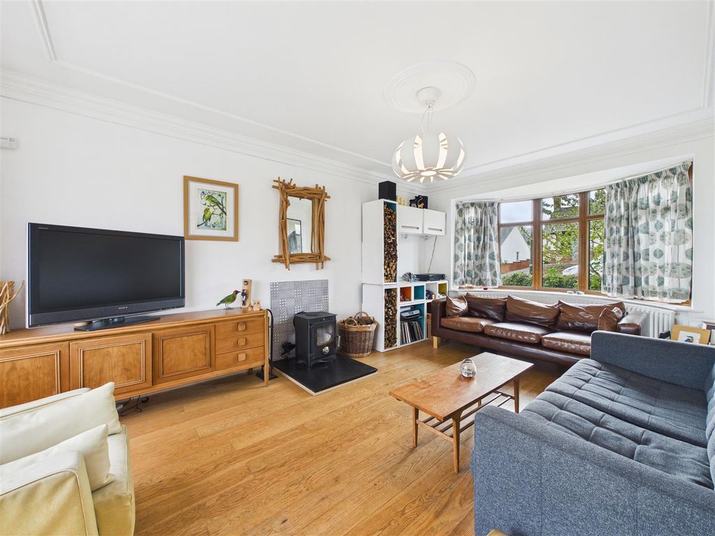 Property photo 3 of 32 Cam05476G0-Pr0183-Still009.Jpg