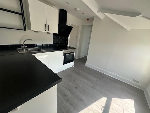 Property photo 3 of 6 Kitchn.Jpg