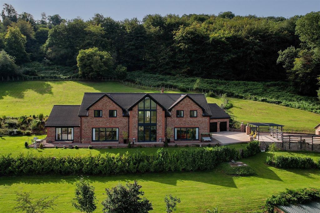 Property photo 1 of 68 Orchards