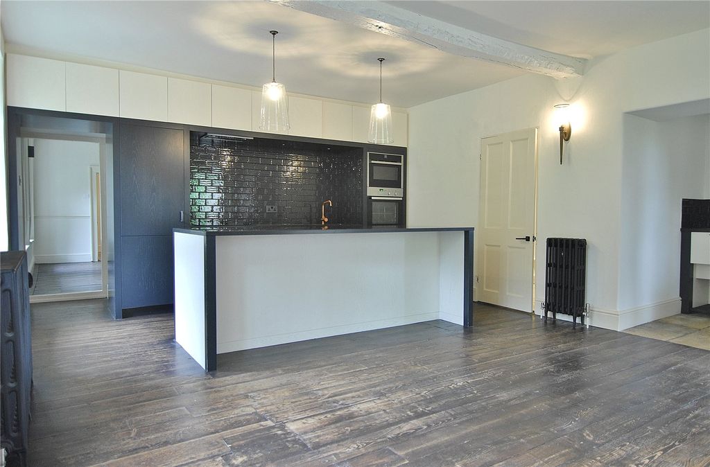 Property photo 2 of 17 Picture No. 21