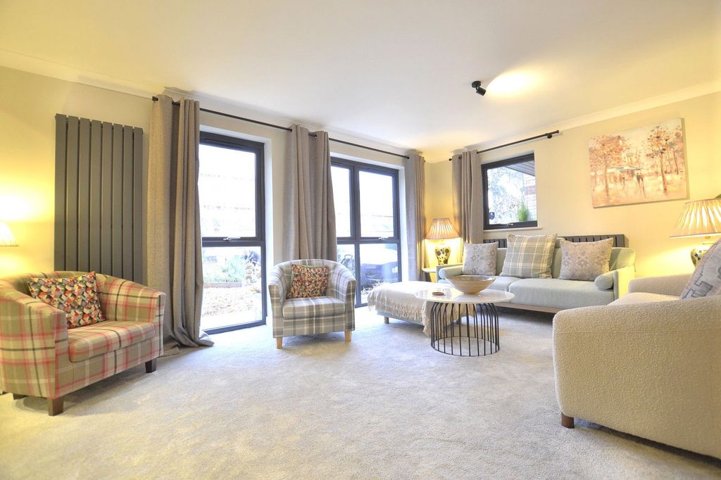 Property photo 3 of 27