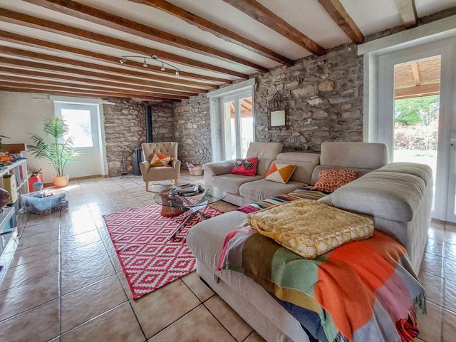 Property photo 2 of 28