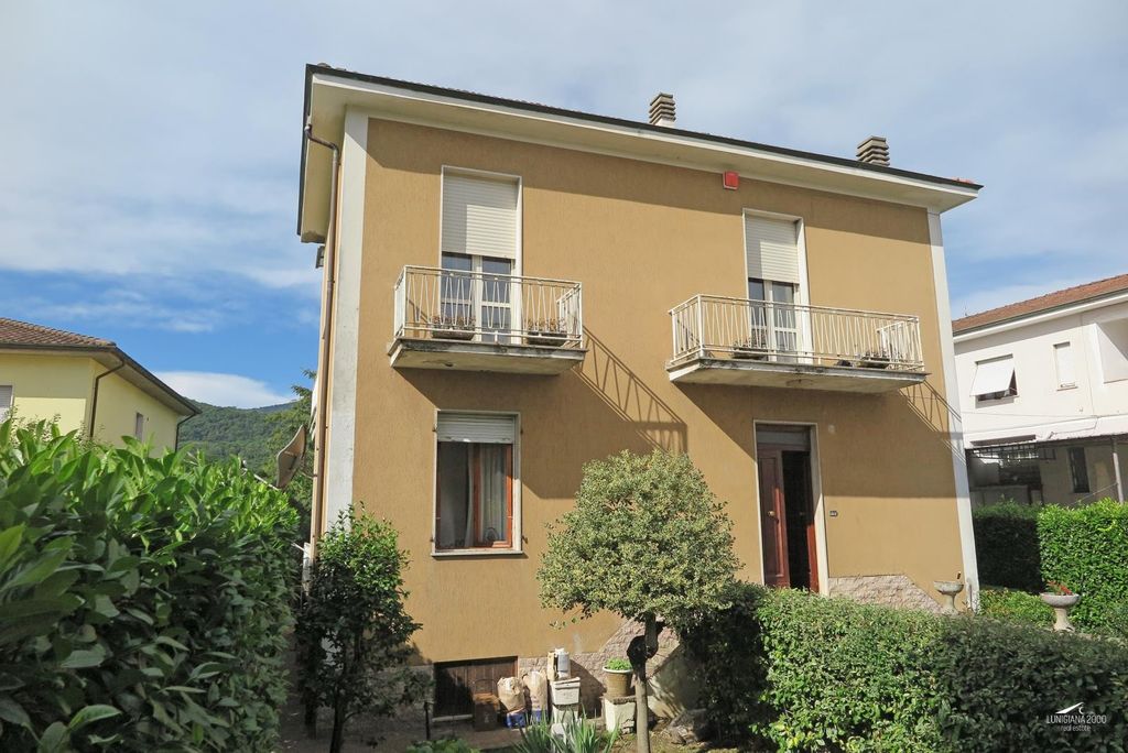 Property photo 1 of 33