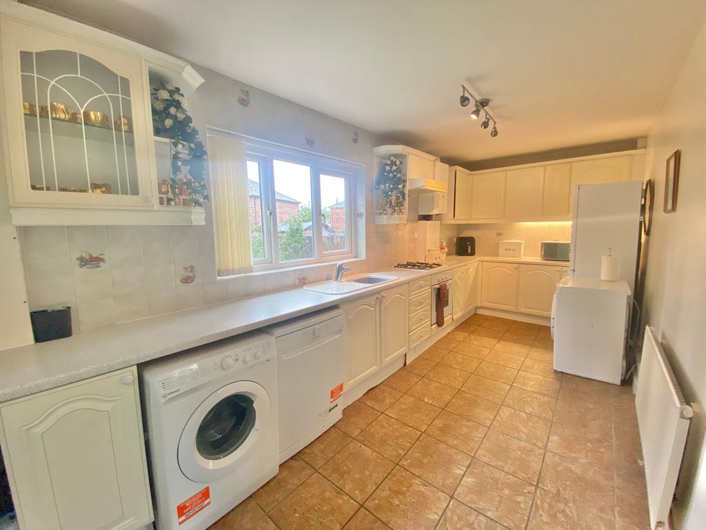 Property photo 2 of 28