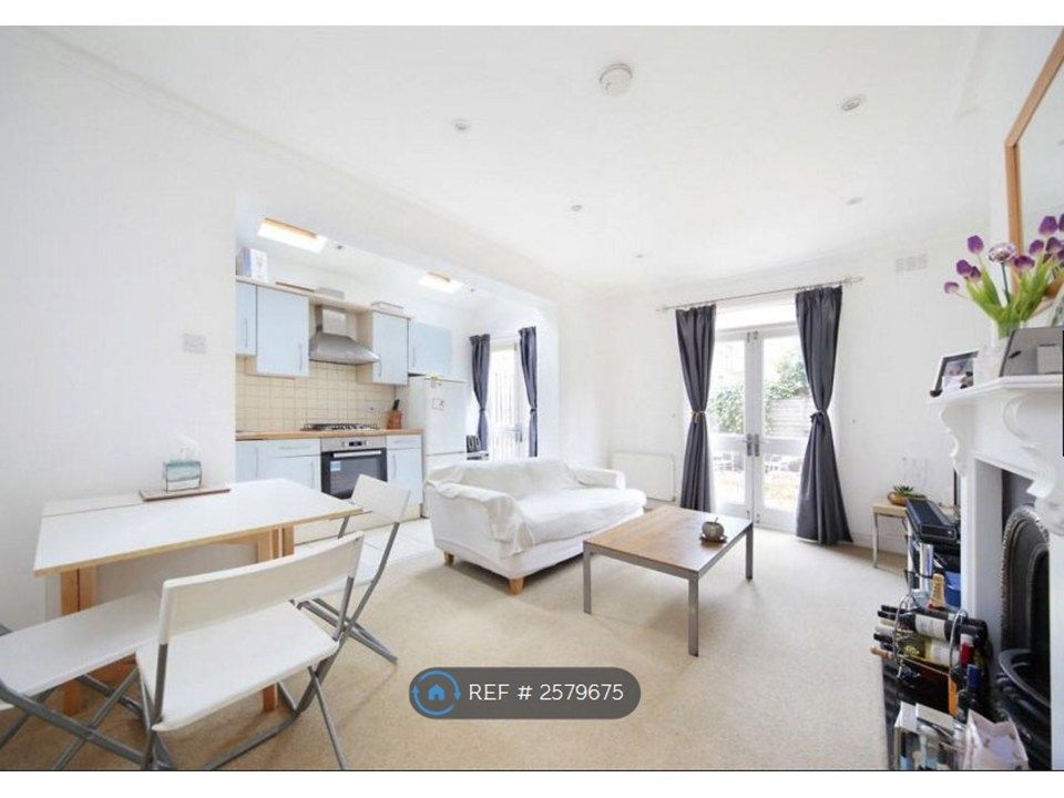 Property photo 1 of 8 Studio Living Area