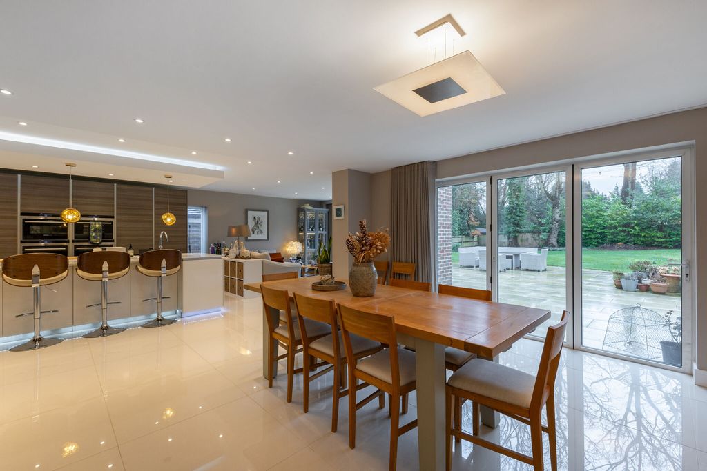 Property photo 2 of 22