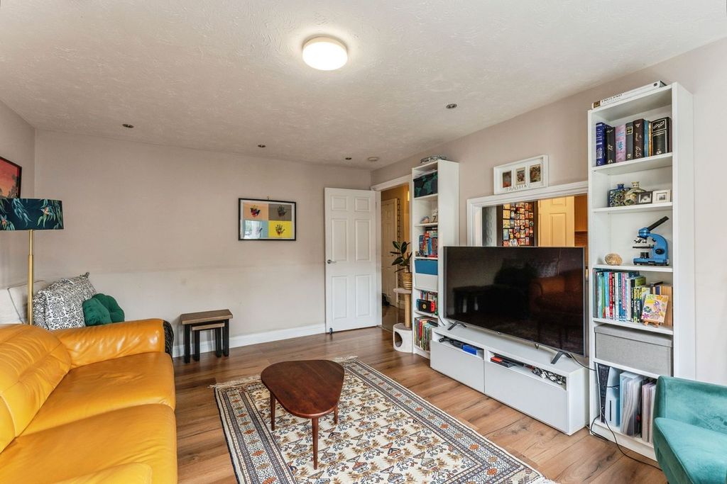 Property photo 3 of 14