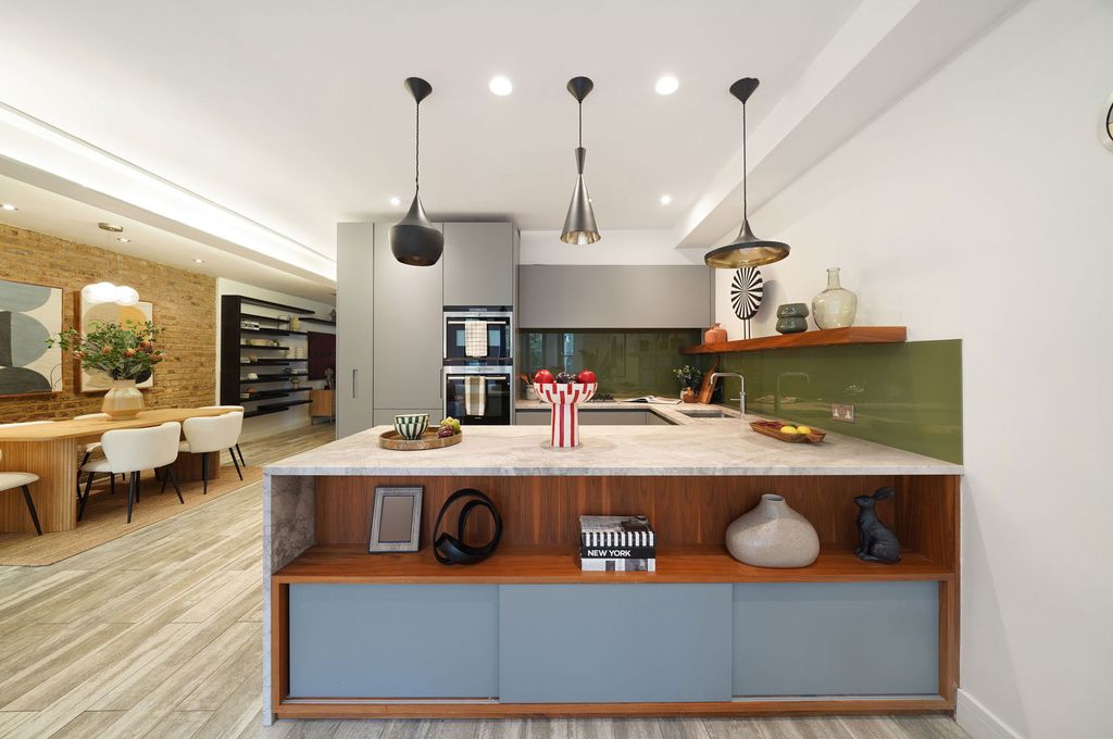 Property photo 2 of 11