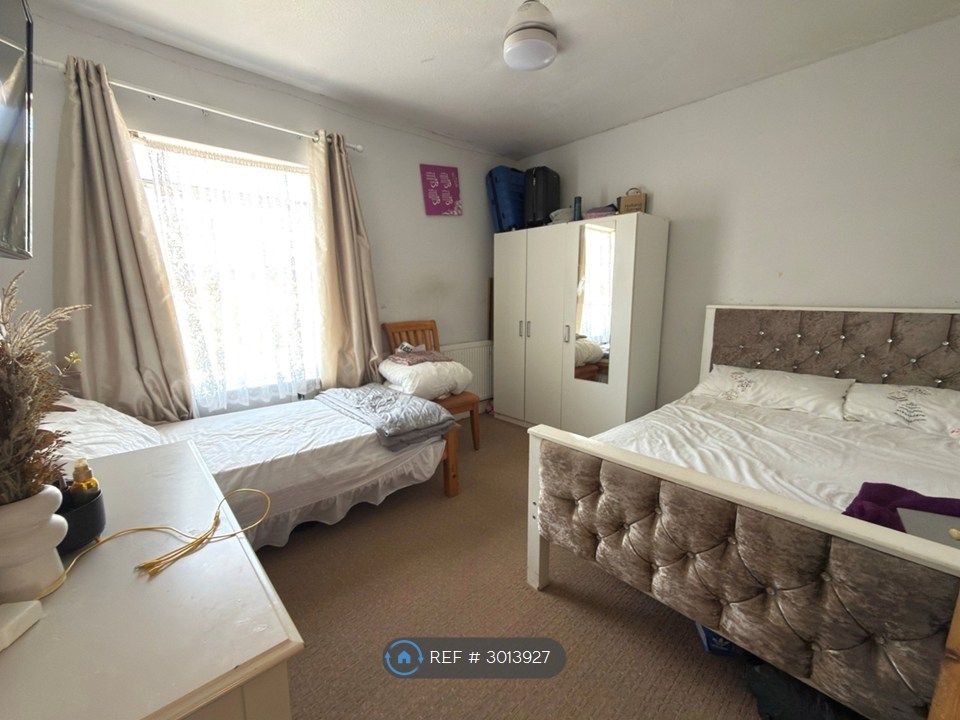 Property photo 3 of 8 Bedroom 2