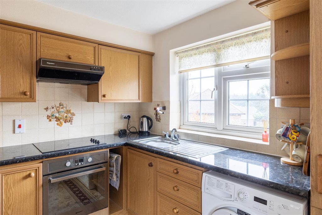 Property photo 3 of 11 8 Hazelgrove Gardens-11.Jpg