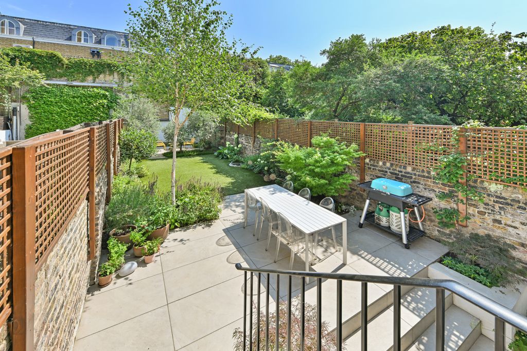 Property photo 2 of 29 Garden