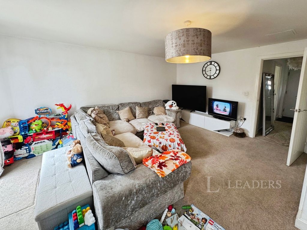 Property photo 3 of 14 Lounge