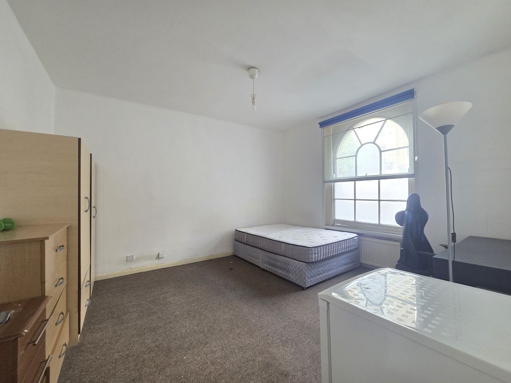 Property photo 2 of 4 Front Left Room 1