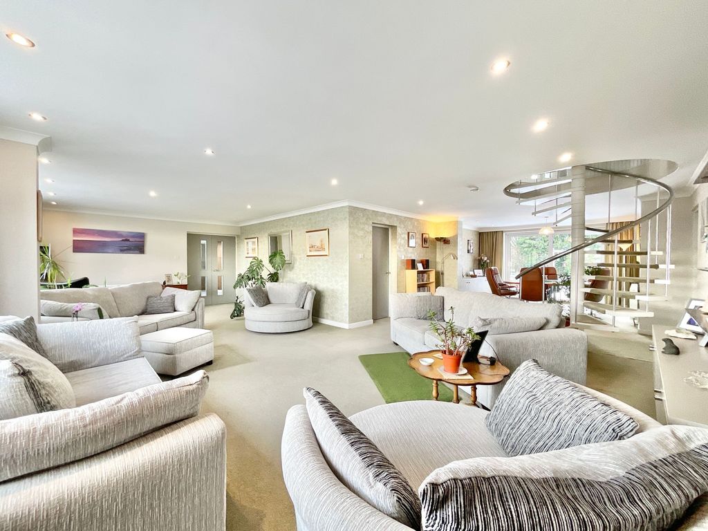 Property photo 2 of 42