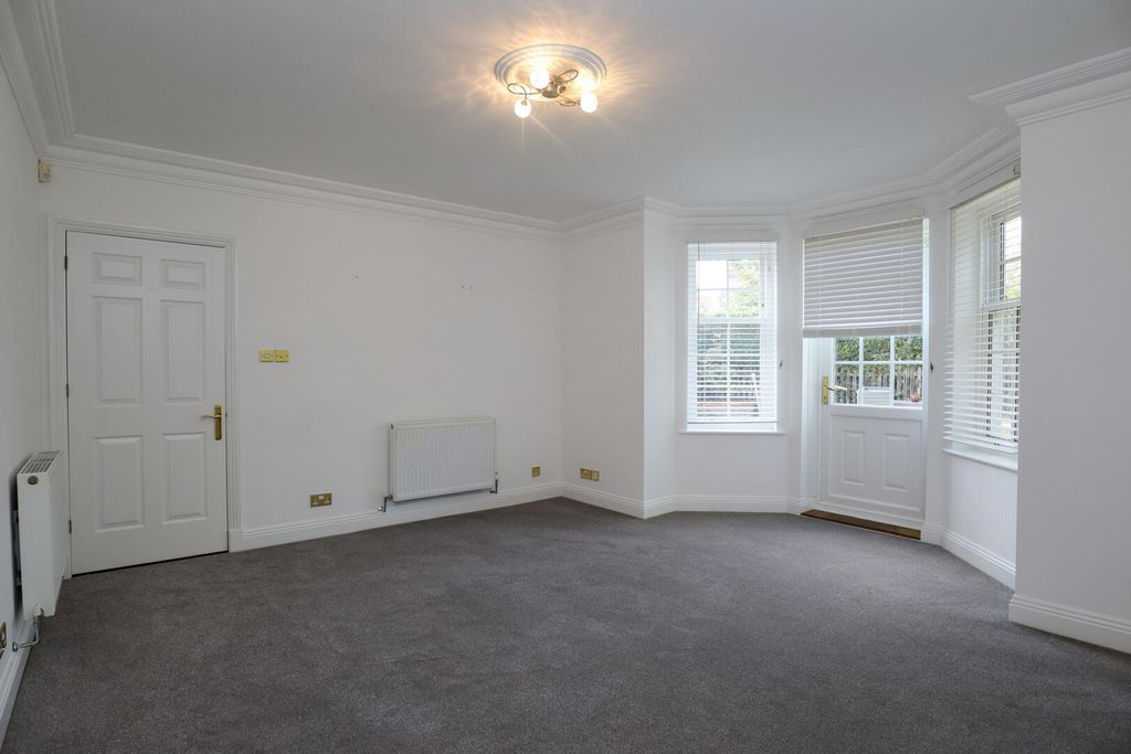 Property photo 2 of 17 Living Room