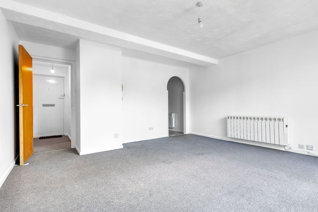 Property photo 3 of 6