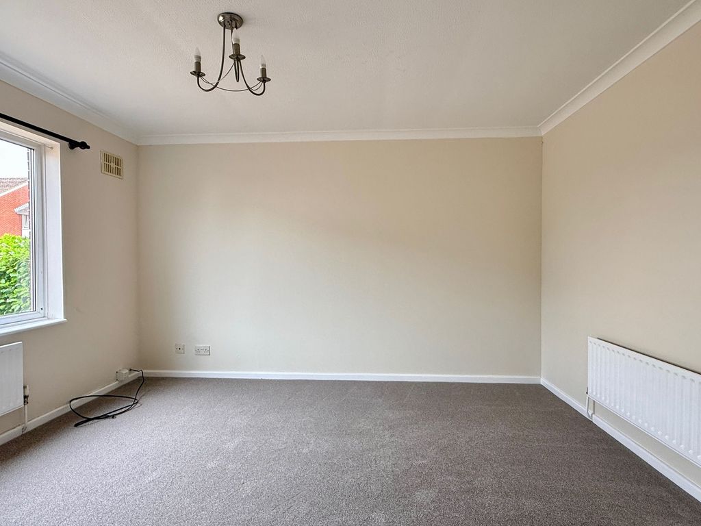 Property photo 3 of 14 Living Room