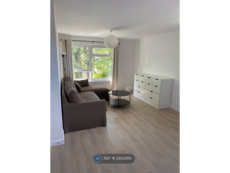 Property photo 2 of 10 Livign Area