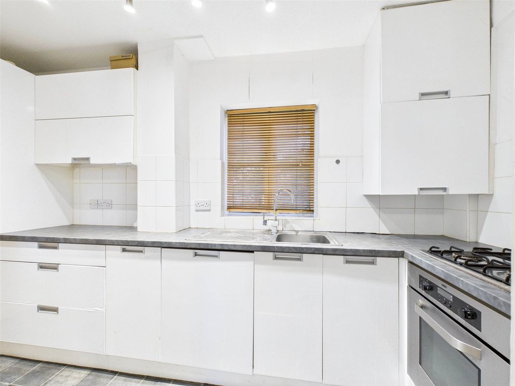 Property photo 3 of 6 Picture No. 12