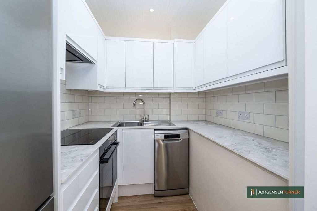 Property photo 2 of 12 Milson Road 4@54-008 Lr - Jt.Jpg