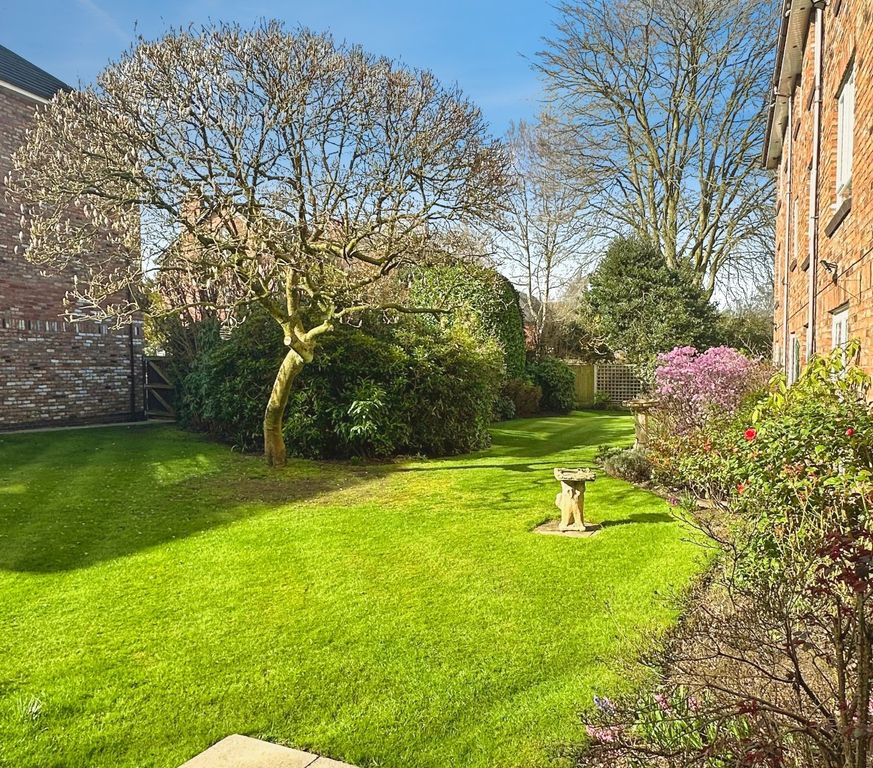 Property photo 2 of 14 Gardens