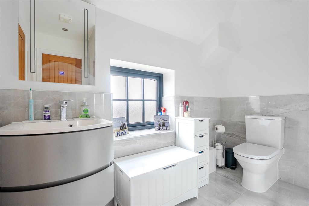 Property photo 3 of 18 Picture No. 06