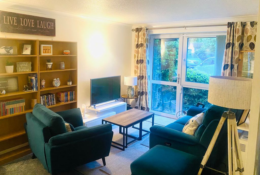 Property photo 1 of 12 Living Room