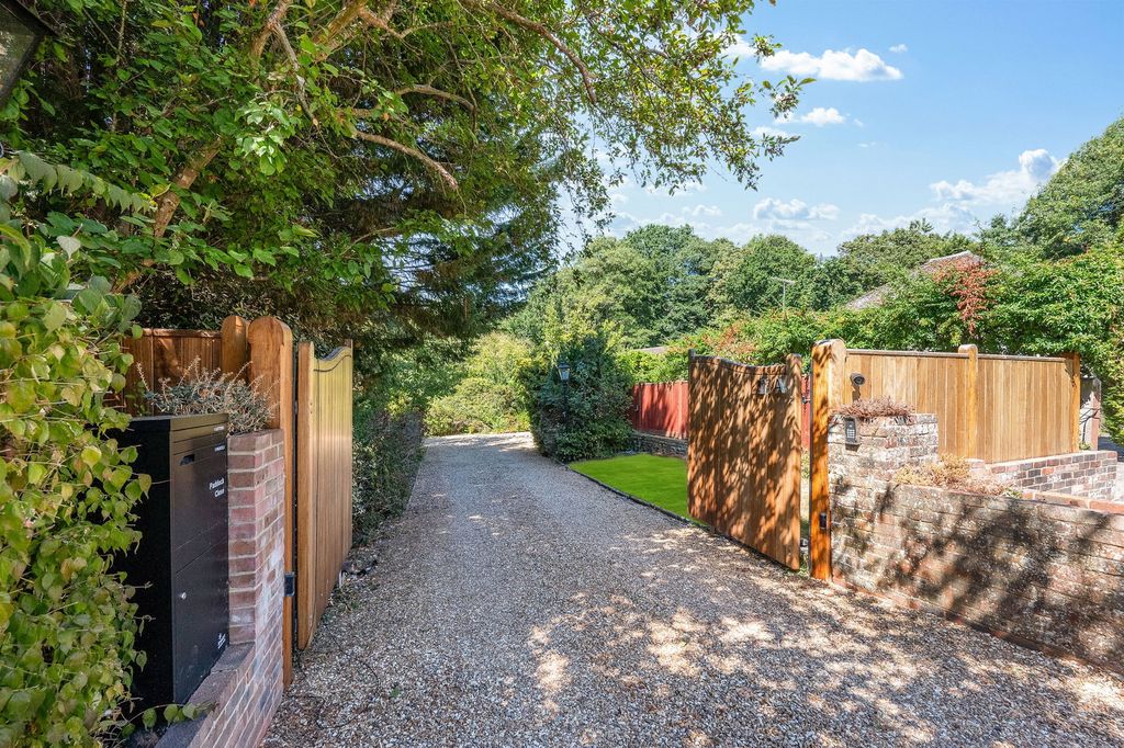 Property photo 2 of 31