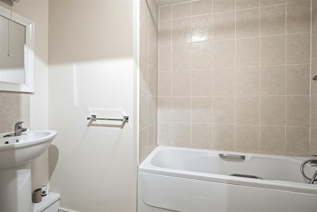 Property photo 2 of 13 Bathroom