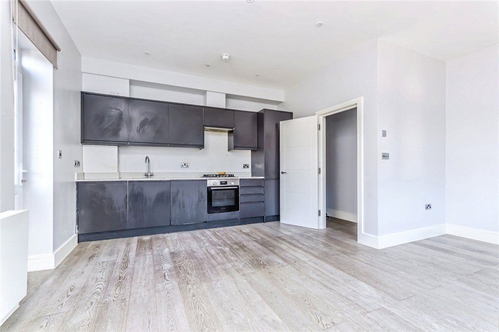 Property photo 3 of 16 Lounge/Kitchen