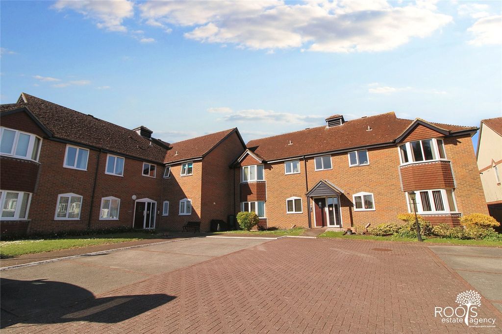 Property photo 1 of 8 Frontage