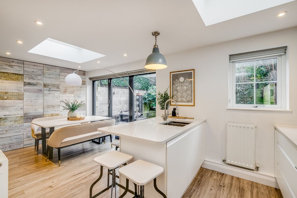 Property photo 2 of 26 5117133
