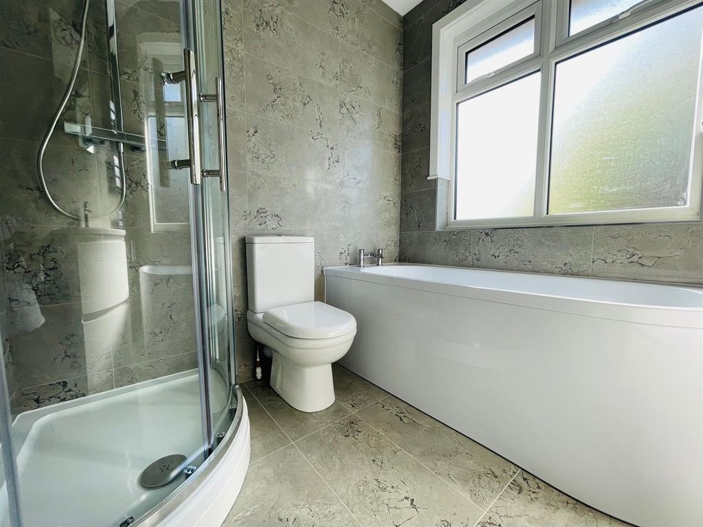 Property photo 2 of 12 Bathroom/WC