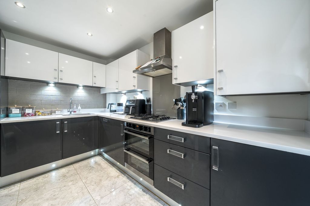 Property photo 3 of 22