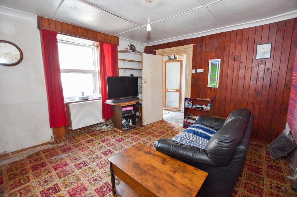Property photo 2 of 12 Lounge