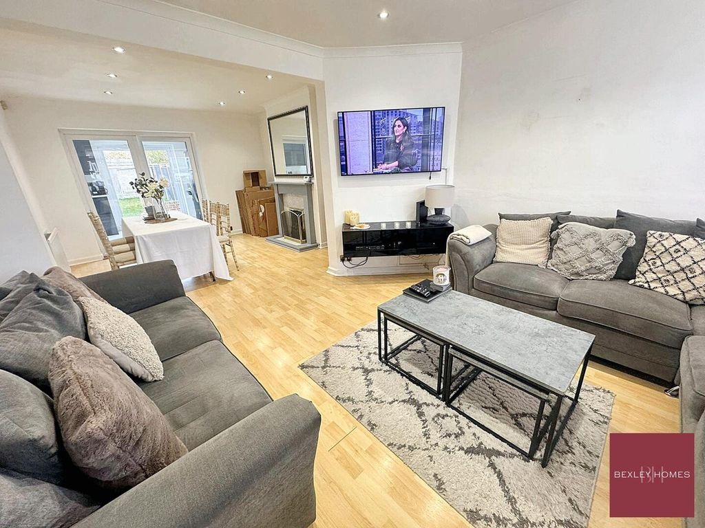 Property photo 2 of 18 Living Room