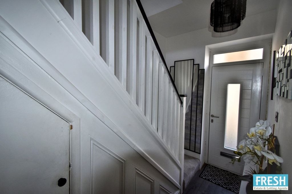 Property photo 2 of 30