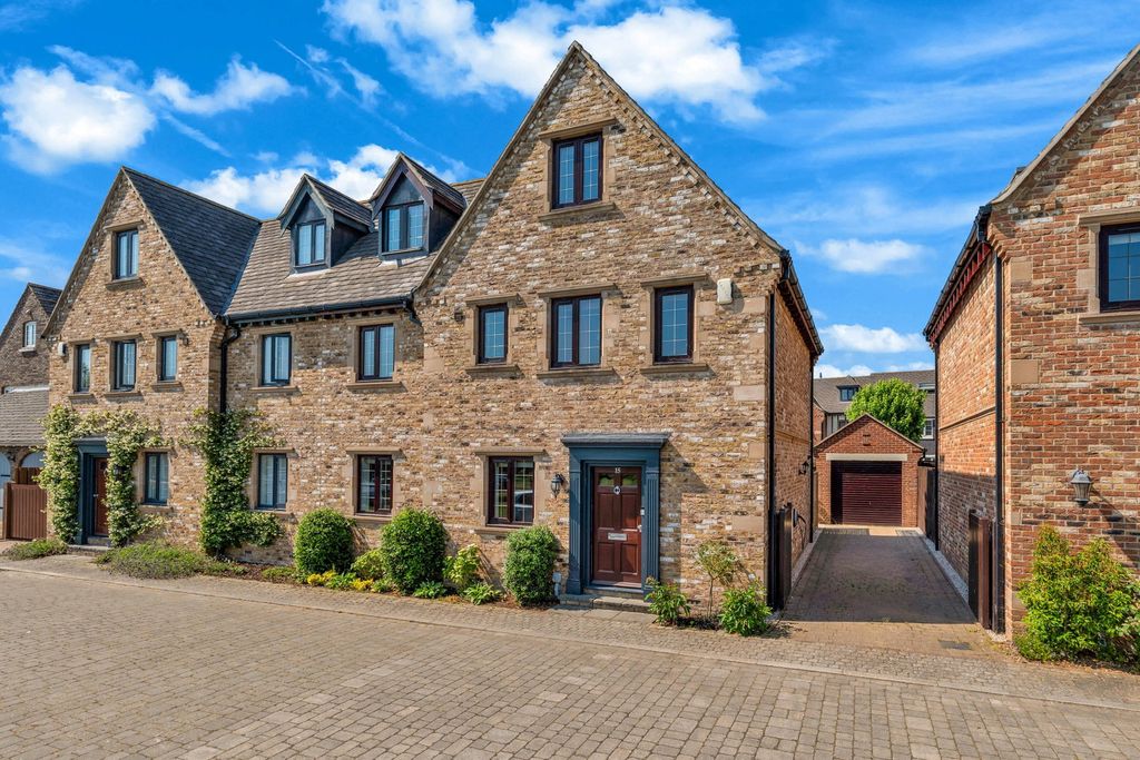 Property photo 1 of 31