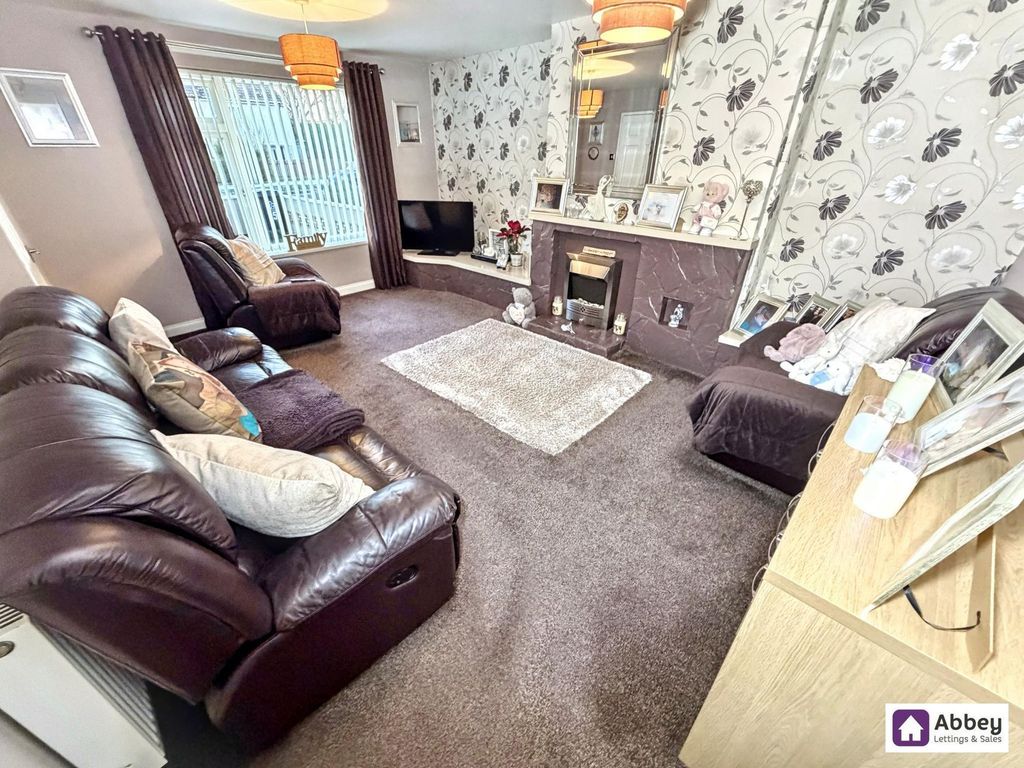 Property photo 2 of 13 Lounge