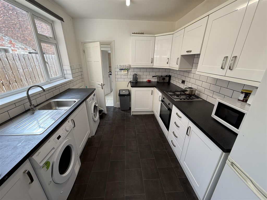 Property photo 2 of 10 Kitchen 1.Jpg