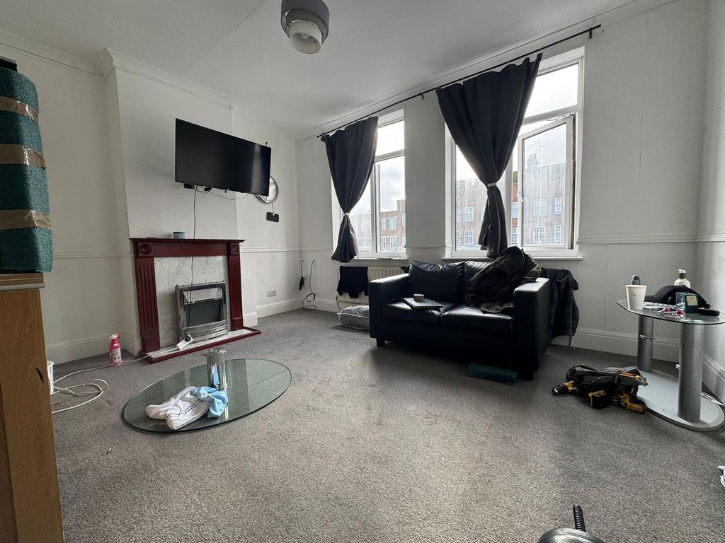 Property photo 2 of 6 Living Room