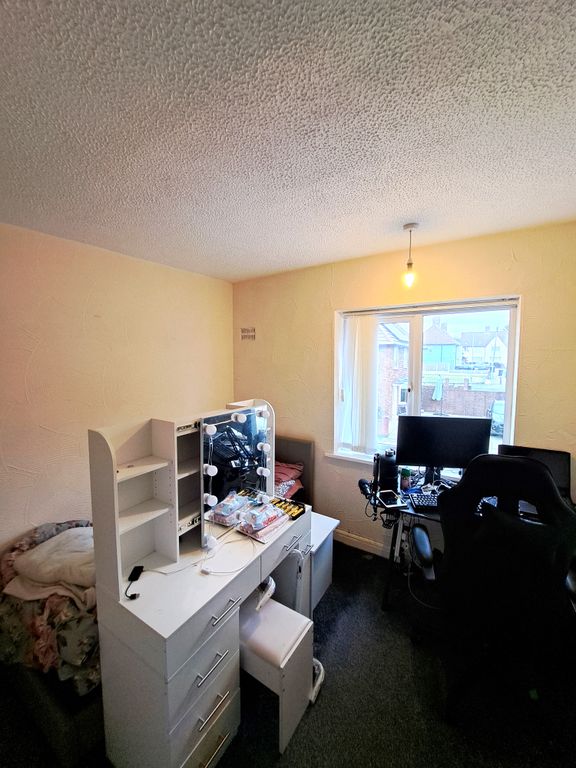 Property photo 3 of 9 Bedroom 2